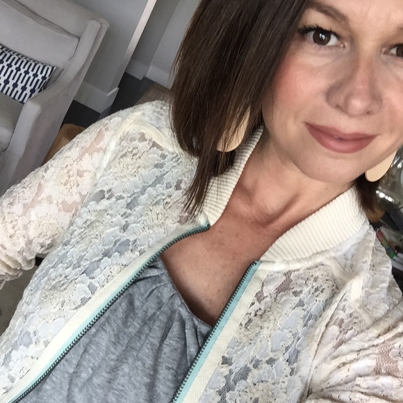 Meet your Posher, Carissa - Picture 1 of 1